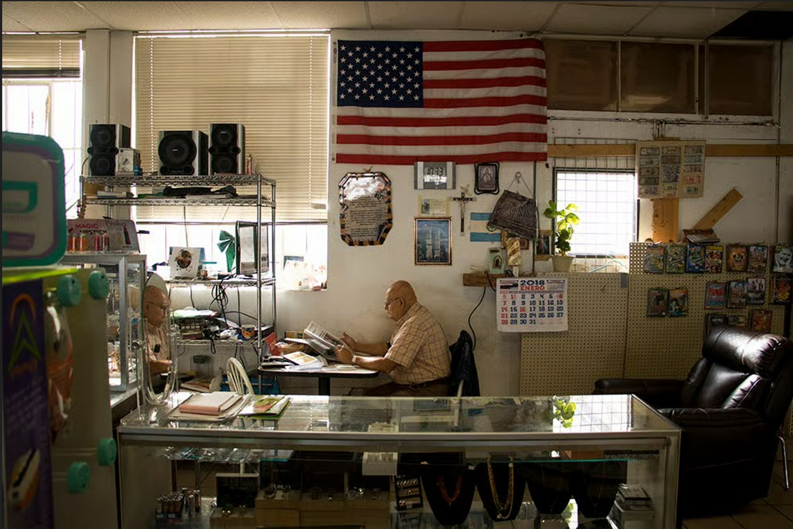 Jorge Romero detrás del mostrador