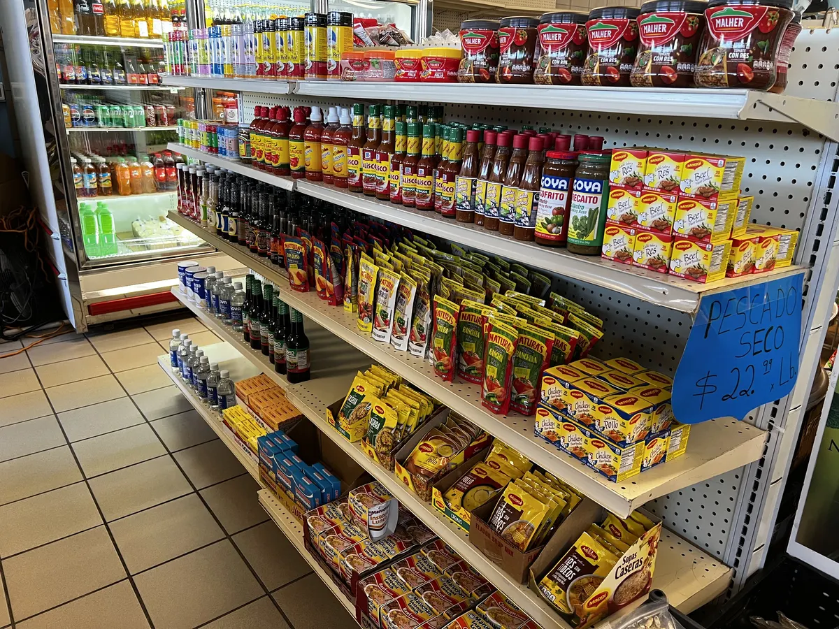 Frijoles, salsas y condimentos